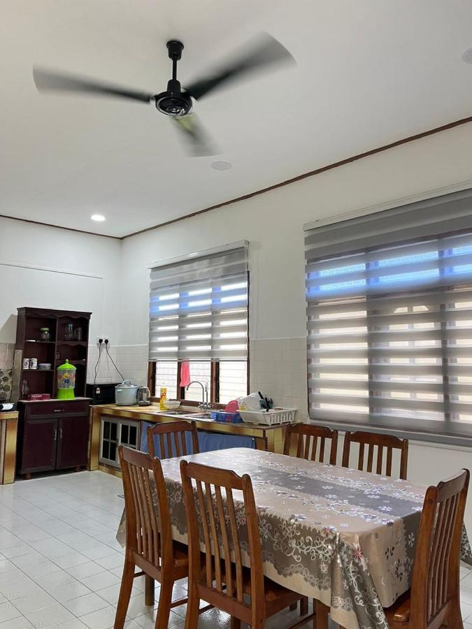 Lavender Homestay Desa Chendering 3 Bedrooms Kuala Terengganu Kültér fotó