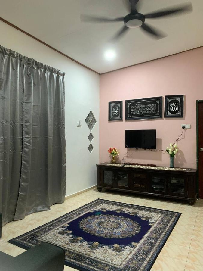 Lavender Homestay Desa Chendering 3 Bedrooms Kuala Terengganu Kültér fotó